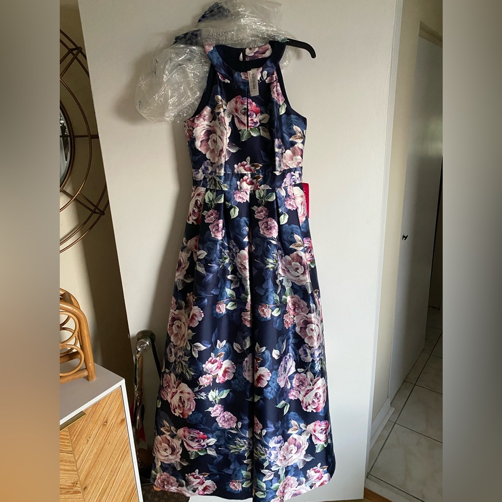 Eliza J Navy Floral Dress. Size 6 with pockets